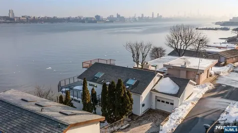 27 Shore Road Edgewater NJ 07020