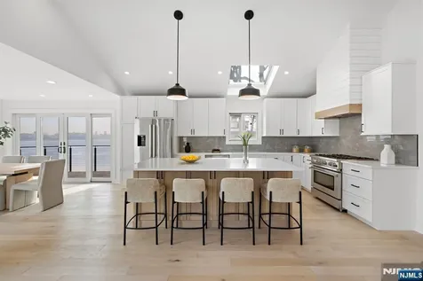 27 Shore Road Edgewater NJ 07020