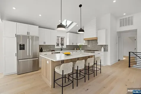 27 Shore Road Edgewater NJ 07020