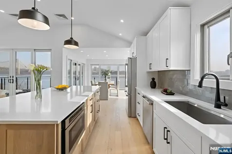 27 Shore Road Edgewater NJ 07020