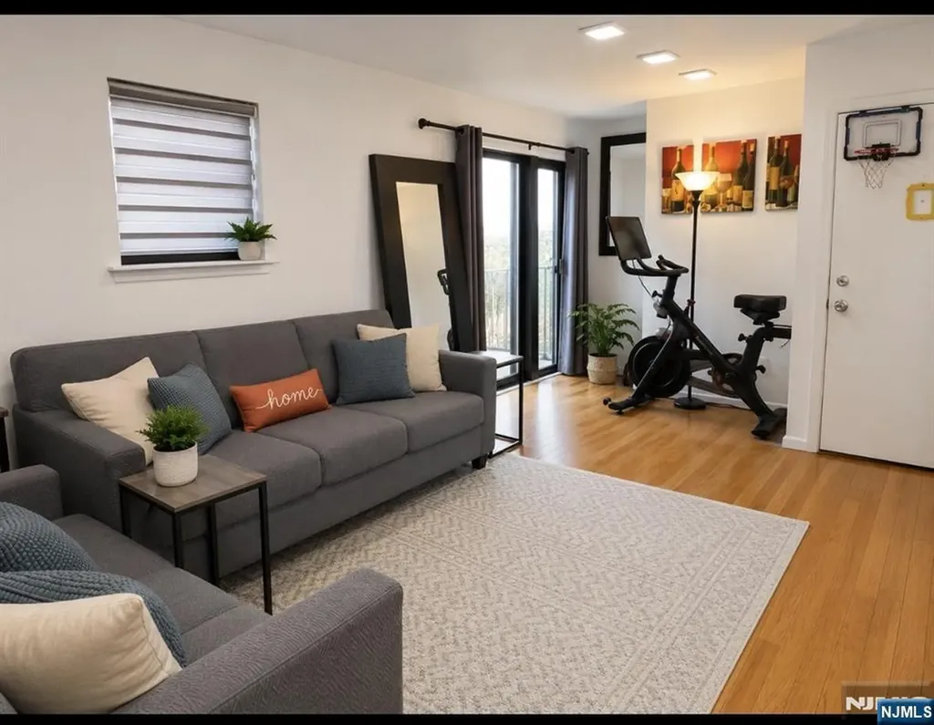183 Terhune Avenue Lodi NJ 07644