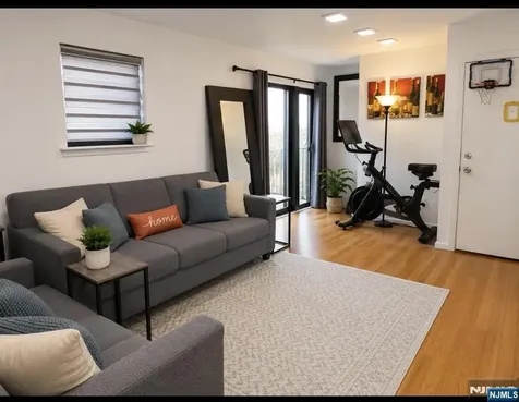 183 Terhune Avenue Lodi NJ 07644
