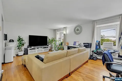 31 Marginal Road Rutherford NJ 07070