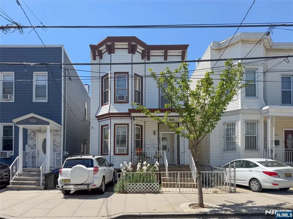 227 46th Street Union City NJ 07087