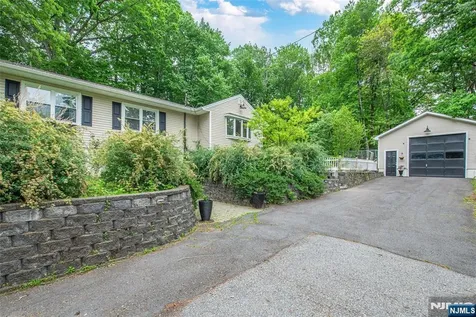 9 Albert Street West Milford NJ 07480
