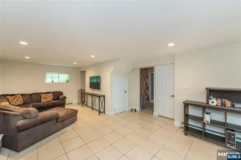 9 Albert Street West Milford NJ 07480