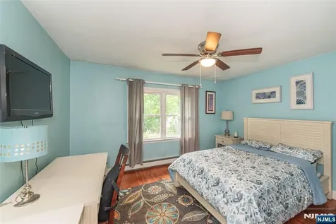 9 Albert Street West Milford NJ 07480