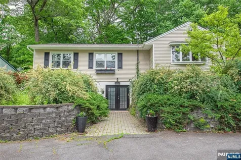 9 Albert Street West Milford NJ 07480
