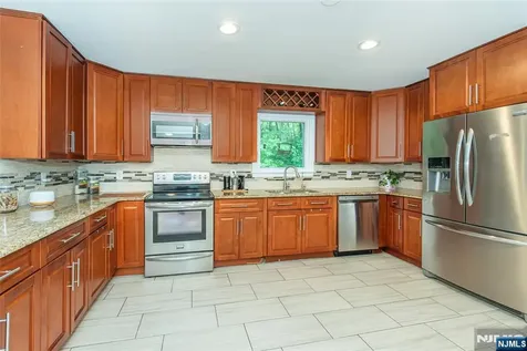 9 Albert Street West Milford NJ 07480
