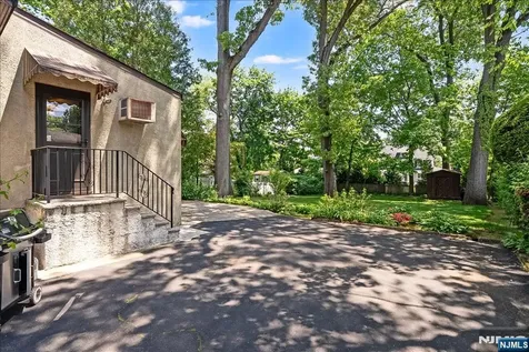 525 S Maple Avenue Glen Rock NJ 07452