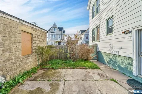 217 Lily Street Paterson NJ 07522