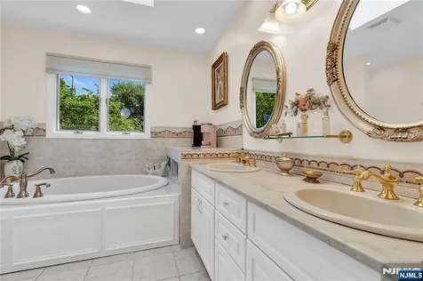 24 Fox Hollow Road Ramsey NJ 07446