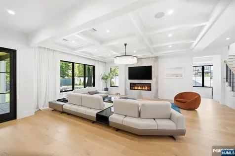 11 Forcier Court Tenafly NJ 07670
