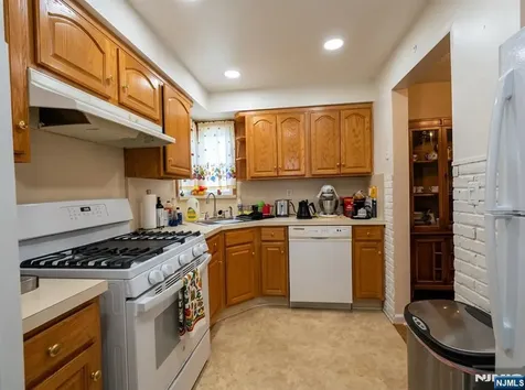 1255 Tuxedo Square Teaneck NJ 07666