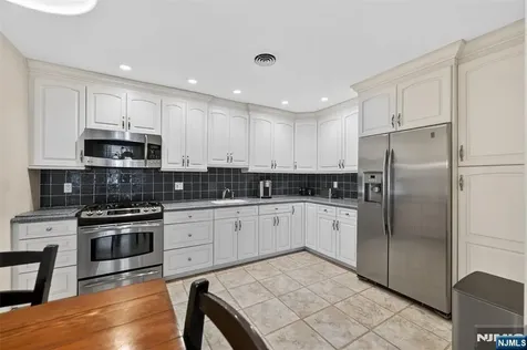 416 Bromley Place Wyckoff NJ 07481