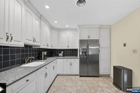 416 Bromley Place Wyckoff NJ 07481