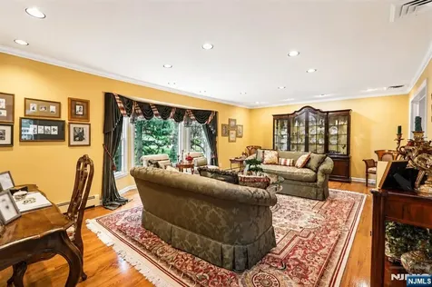 400 Faletti Circle River Vale NJ 07675