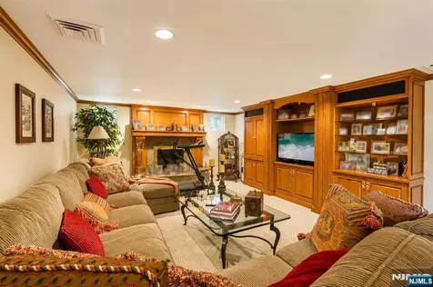 400 Faletti Circle River Vale NJ 07675