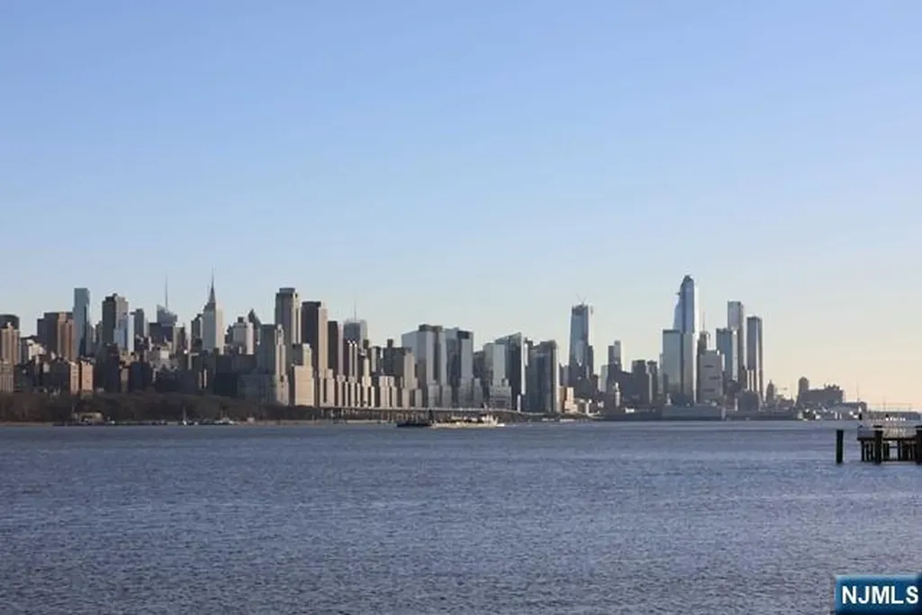 331 Promenade Edgewater NJ 07020