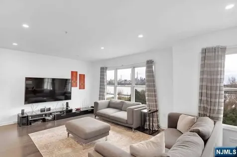 331 Promenade Edgewater NJ 07020