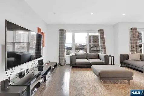 331 Promenade Edgewater NJ 07020