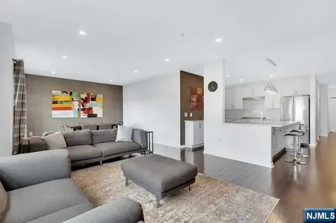 331 Promenade Edgewater NJ 07020