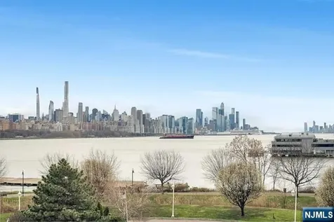 331 Promenade Edgewater NJ 07020