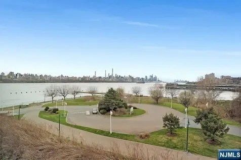 331 Promenade Edgewater NJ 07020
