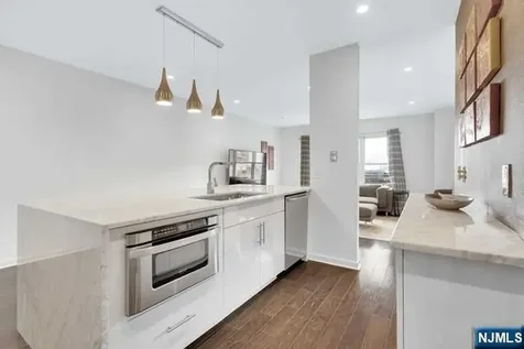 331 Promenade Edgewater NJ 07020