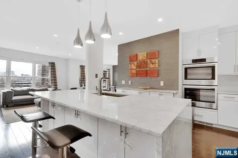 331 Promenade Edgewater NJ 07020