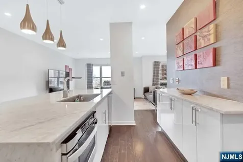 331 Promenade Edgewater NJ 07020