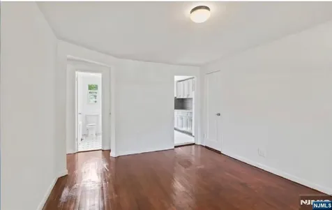21A Carolyn Terrace Roselle NJ 07203
