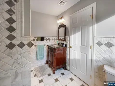 445 Nevada Street Paramus NJ 07652