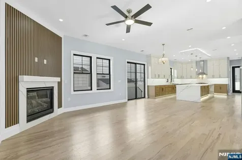 66 Westview Drive Bergenfield NJ 07621