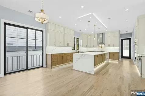 66 Westview Drive Bergenfield NJ 07621