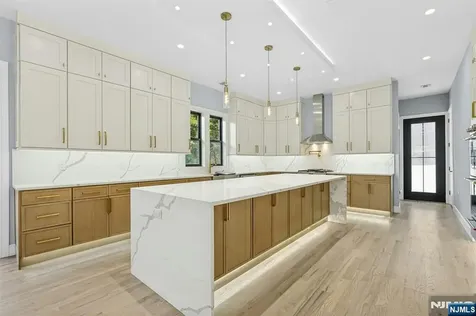 66 Westview Drive Bergenfield NJ 07621