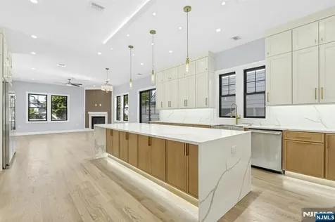 66 Westview Drive Bergenfield NJ 07621