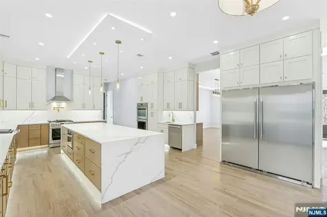 66 Westview Drive Bergenfield NJ 07621