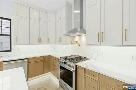 66 Westview Drive Bergenfield NJ 07621