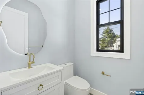 66 Westview Drive Bergenfield NJ 07621