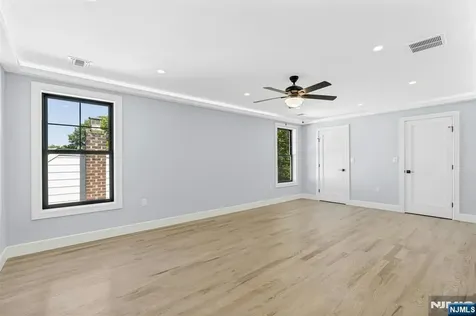 66 Westview Drive Bergenfield NJ 07621