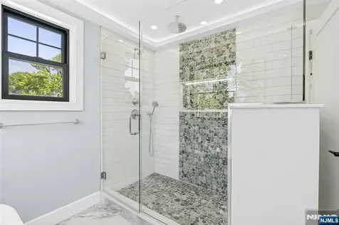 66 Westview Drive Bergenfield NJ 07621