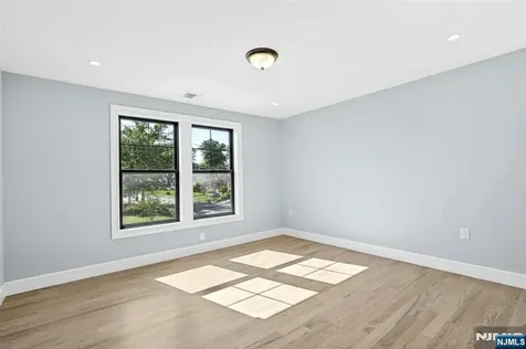 66 Westview Drive Bergenfield NJ 07621