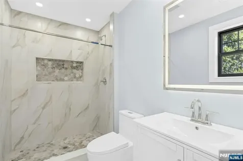 66 Westview Drive Bergenfield NJ 07621