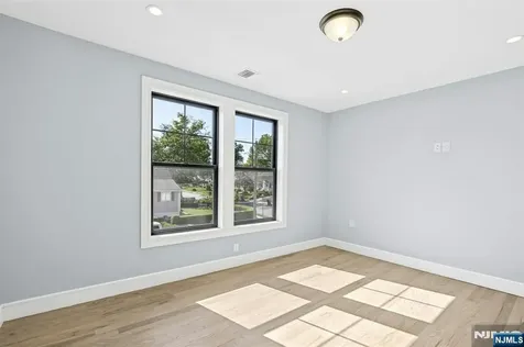 66 Westview Drive Bergenfield NJ 07621