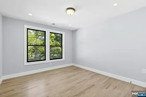 66 Westview Drive Bergenfield NJ 07621