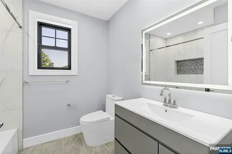 66 Westview Drive Bergenfield NJ 07621