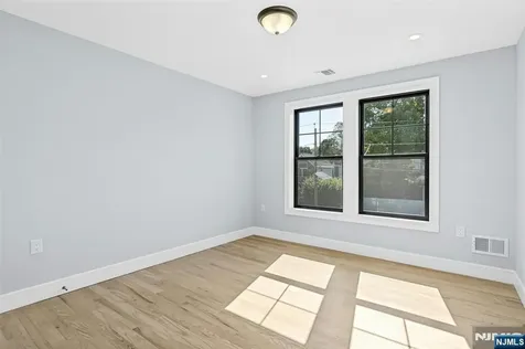 66 Westview Drive Bergenfield NJ 07621