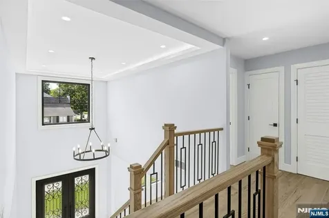 66 Westview Drive Bergenfield NJ 07621