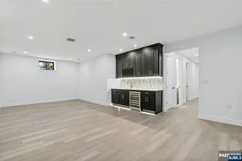 66 Westview Drive Bergenfield NJ 07621